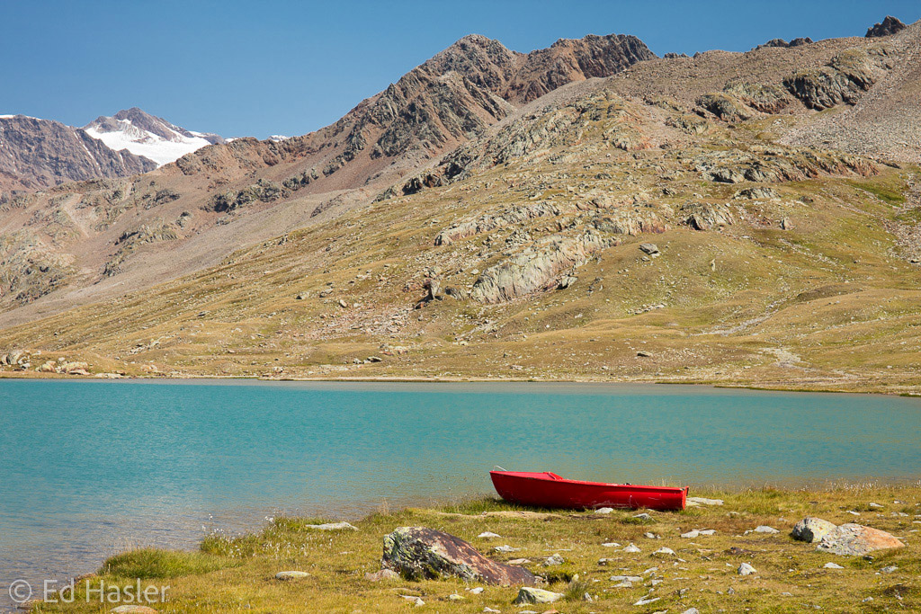 Red boat on lake at Gavia Pass