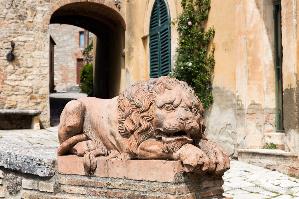 A lion guarding Lucignano d'Asso in Tuscany